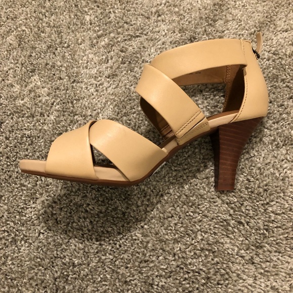 clarks nude heels